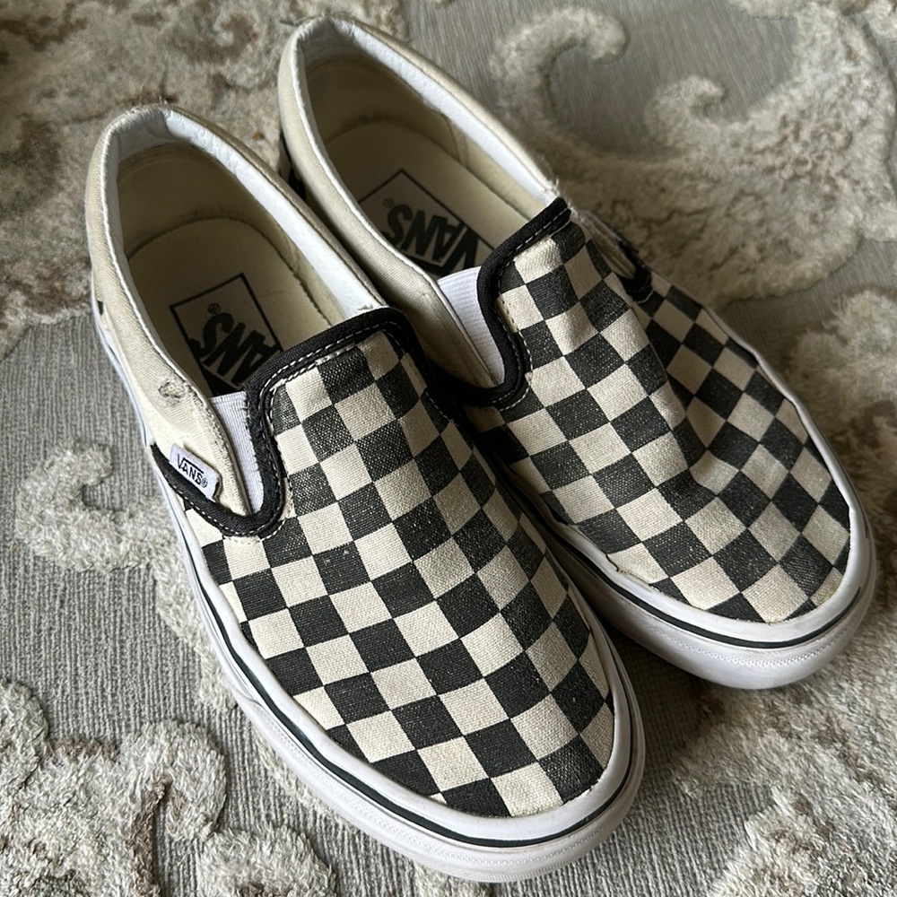 Size US 4 checkerd Vans